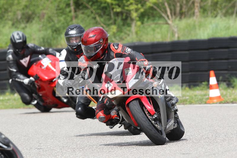 Archiv-2025/10 23.04.2025 Cornu Master School ADR/rot-rouge/42